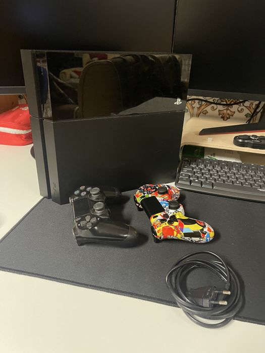 Playstation 4 + 2 comandos