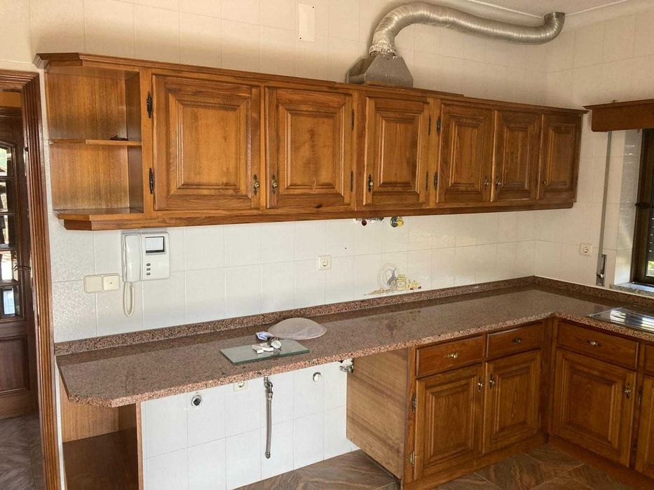 Aluga-se t3 moradia 1° andar