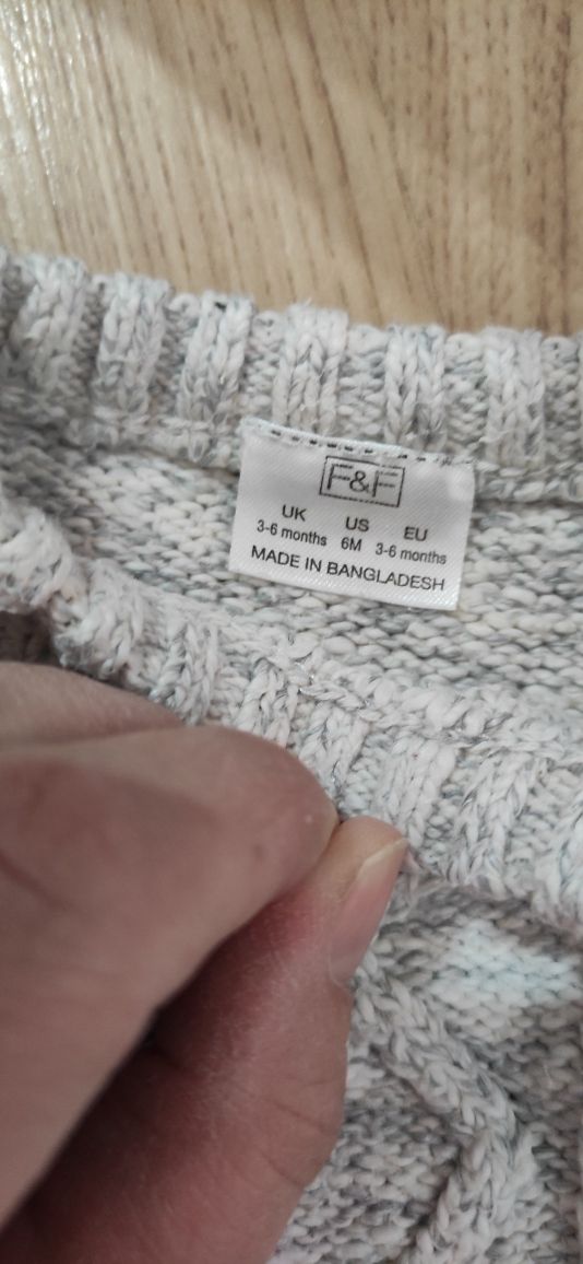 Sweterek beżowy 68  f&f ładny
