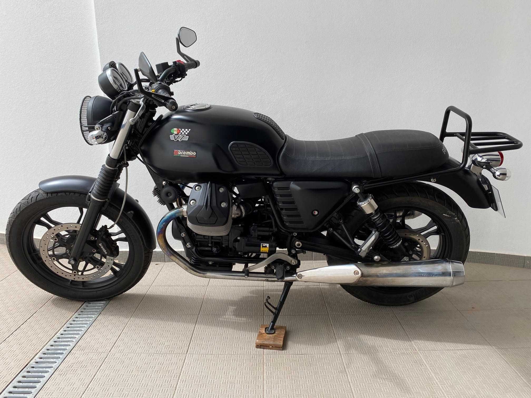 Moto Guzzi V7 Stone (Única limitada carta A2)