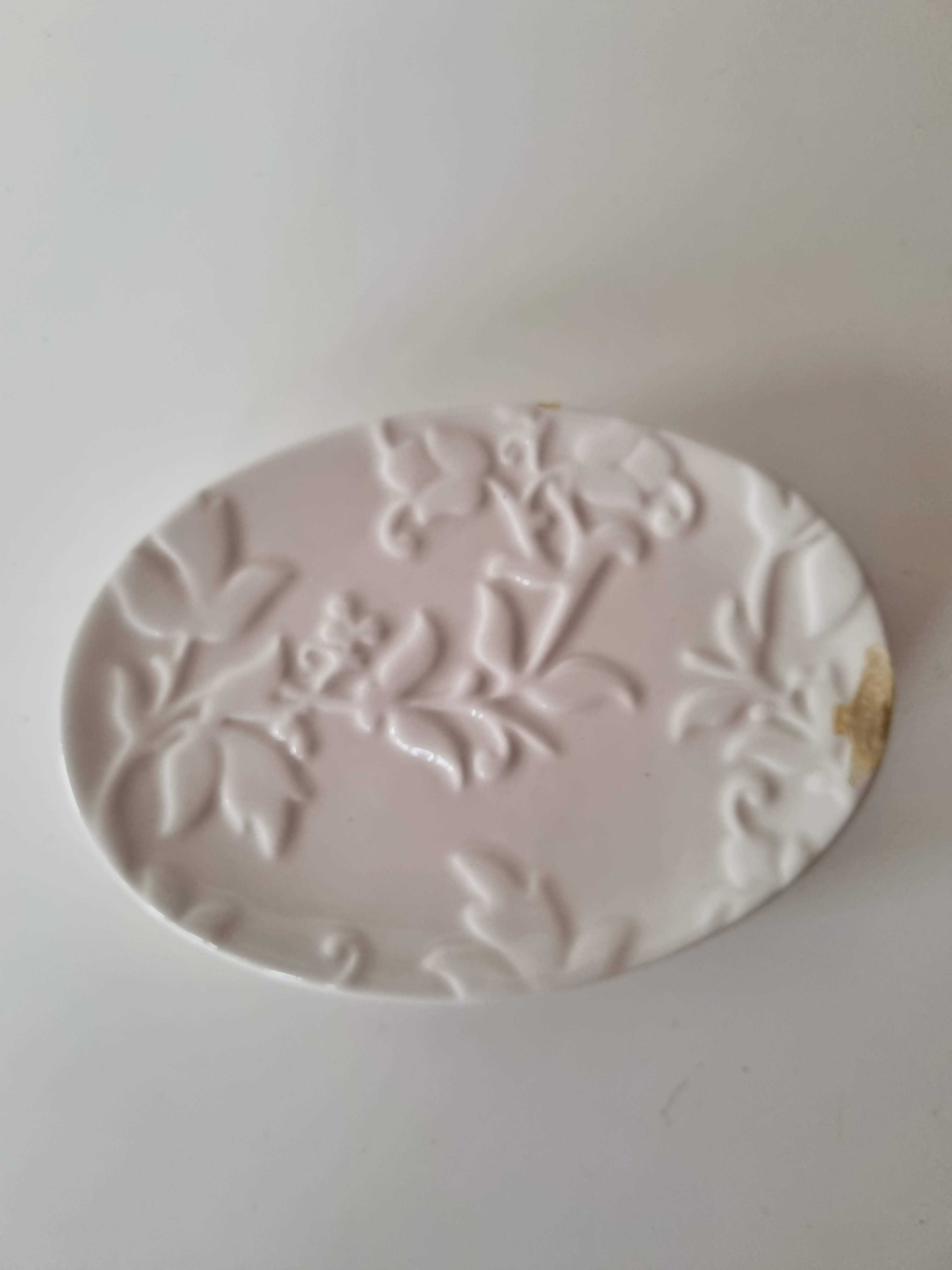 Mydelniczka beżowa ceramiczna pod mydło kremowa beżowa