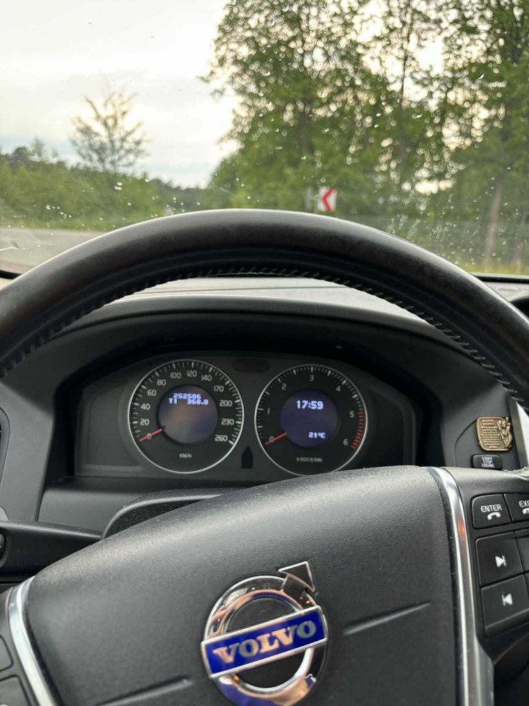 Volvo XC60 D5 2.4 Diesel Automat -2010 -Stan bdb
 Cena: 46 500
