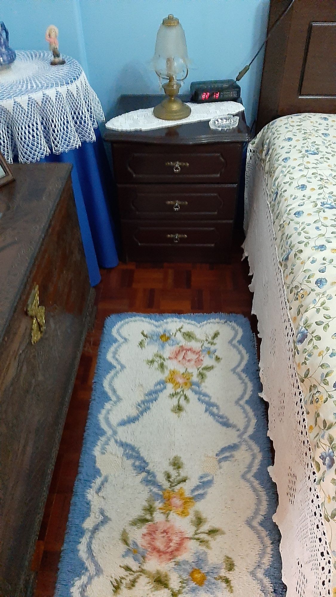 Conjunto de cama de casal em mogno