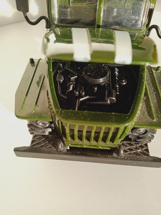 Самасвал - елктромеханічна іграшка.