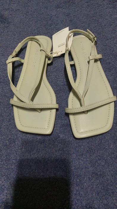 Нові босоніжки house