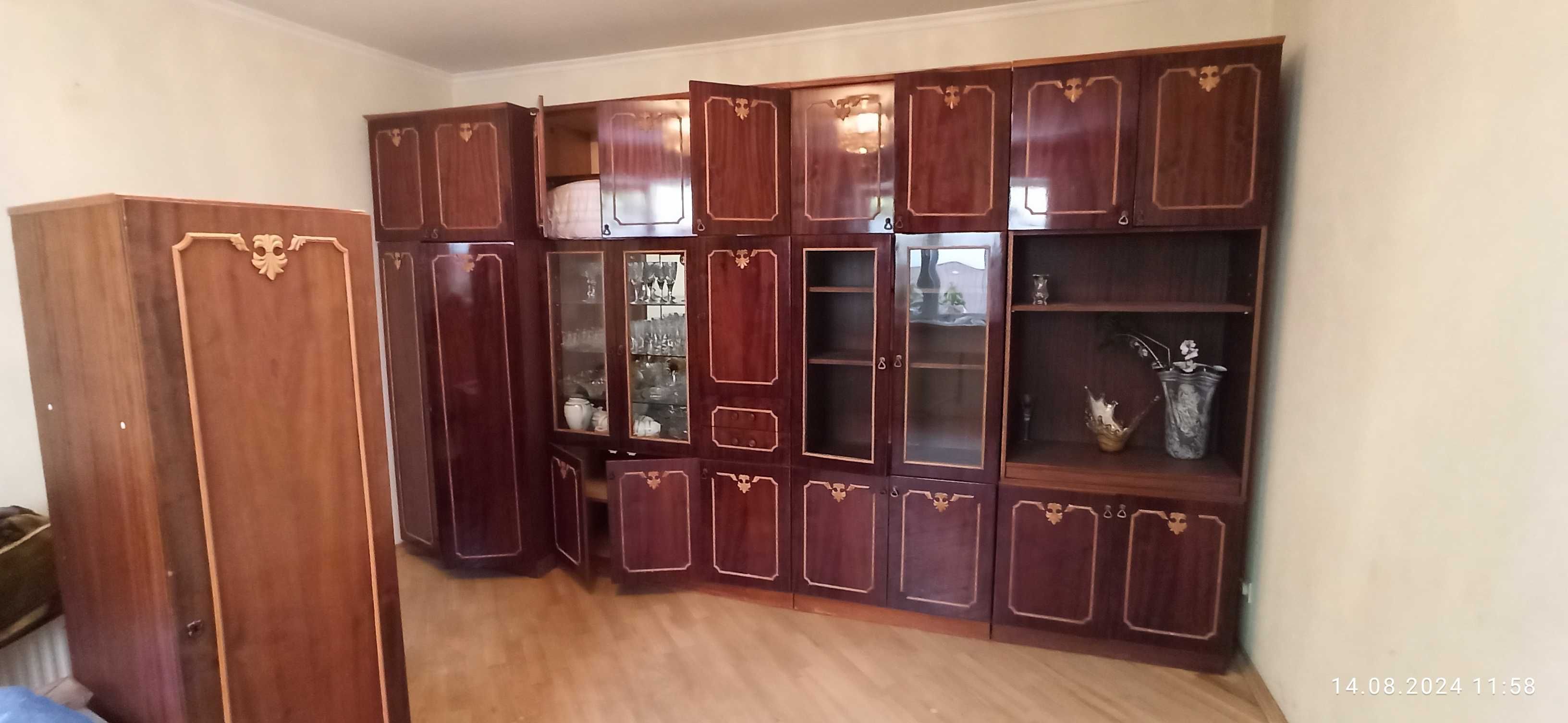 Стінка меблева, шафа купе