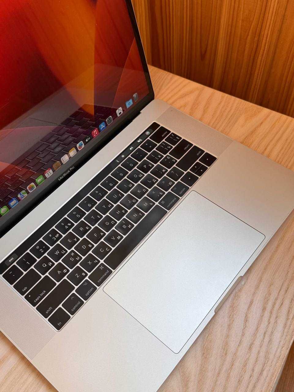 MacBook Pro 15-inch, 2017, A1707, 256SDD, 16GB Ram