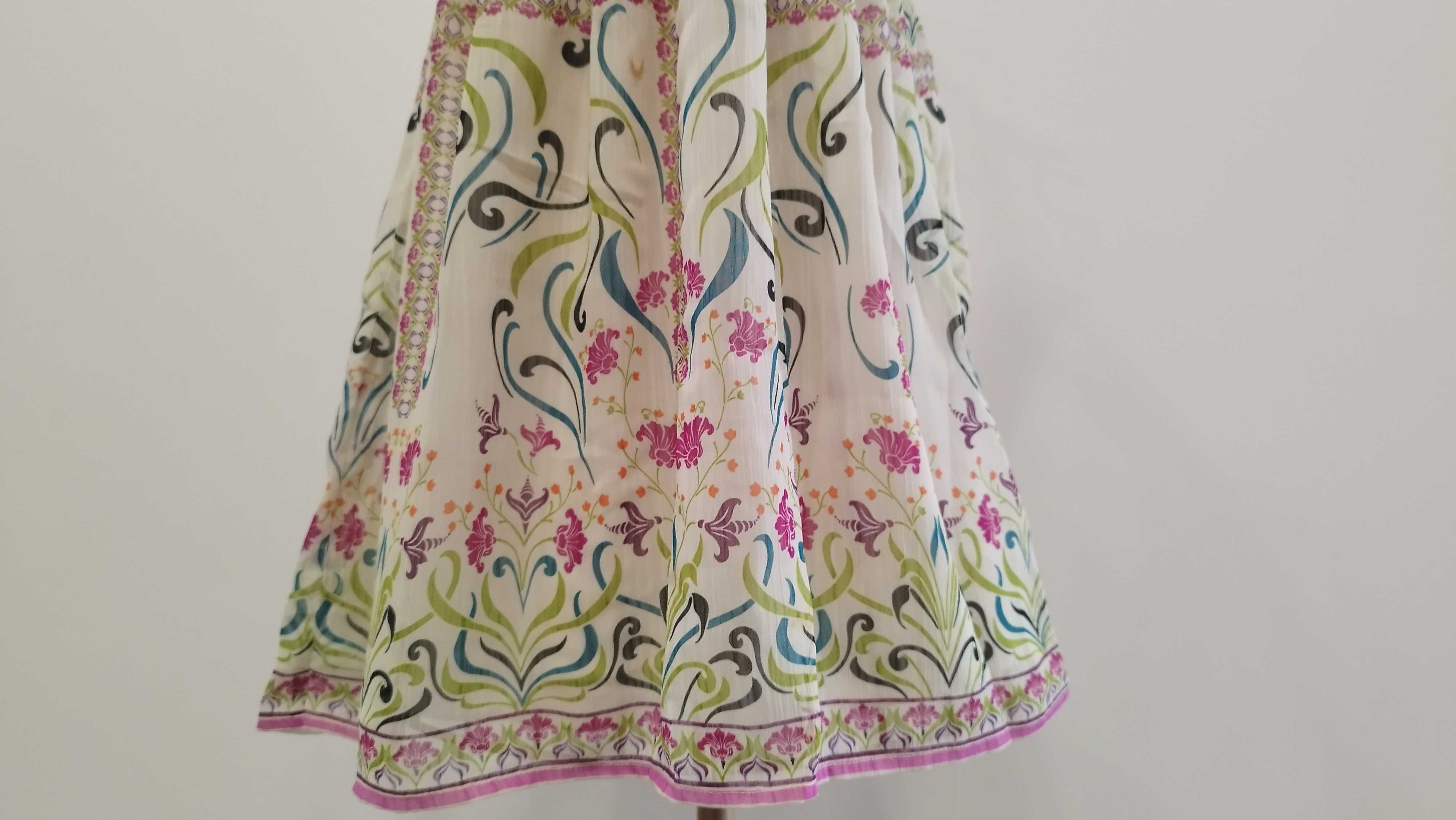 Top com decote em crochet