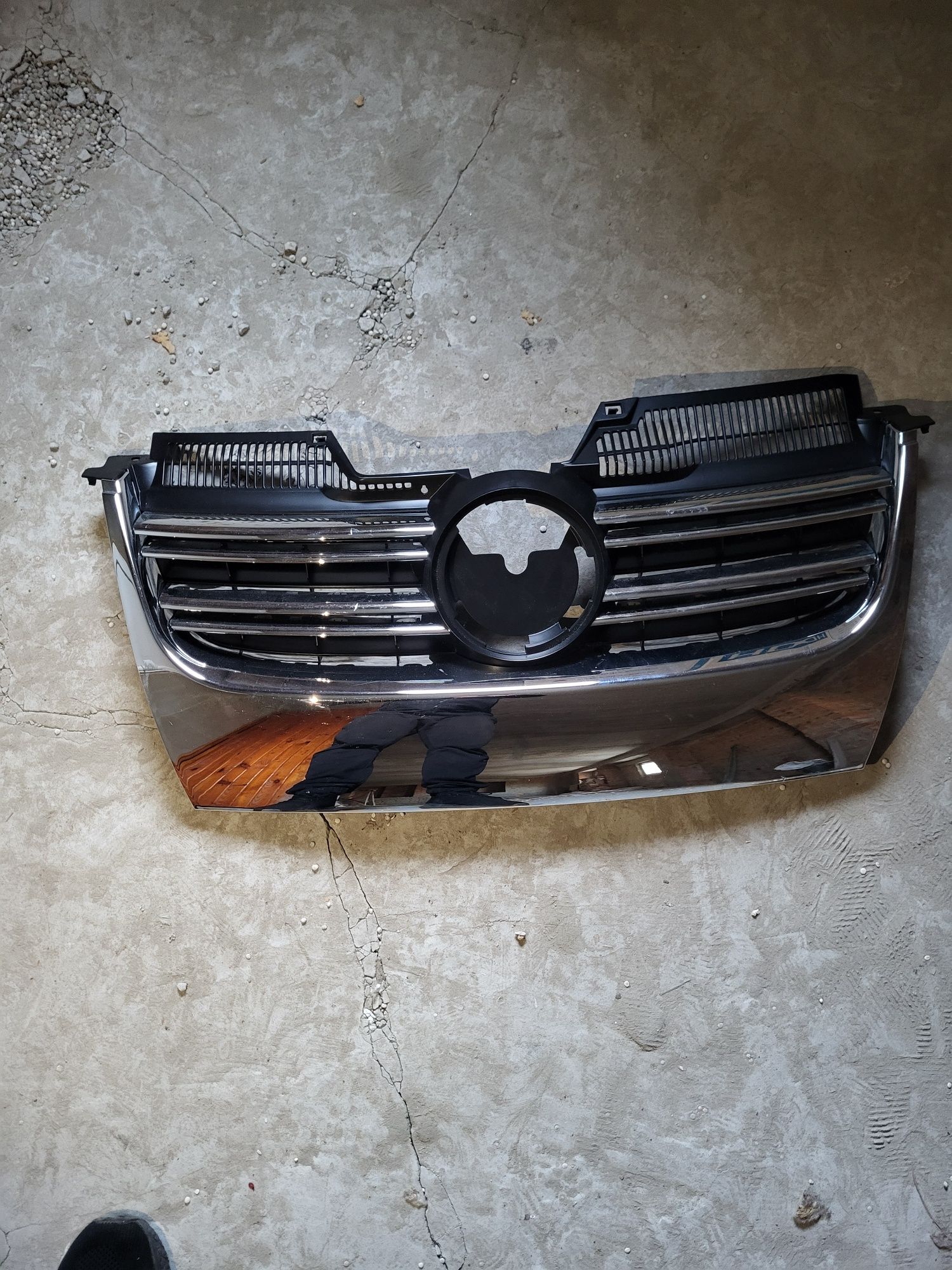 Решітка радіатора Фольксваген  VW Golf 5+