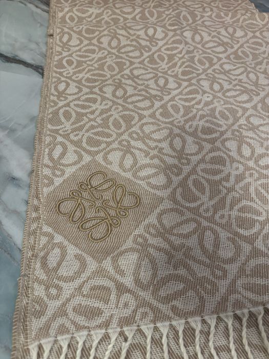 Nowy szalik szal Loewe idealny na zime