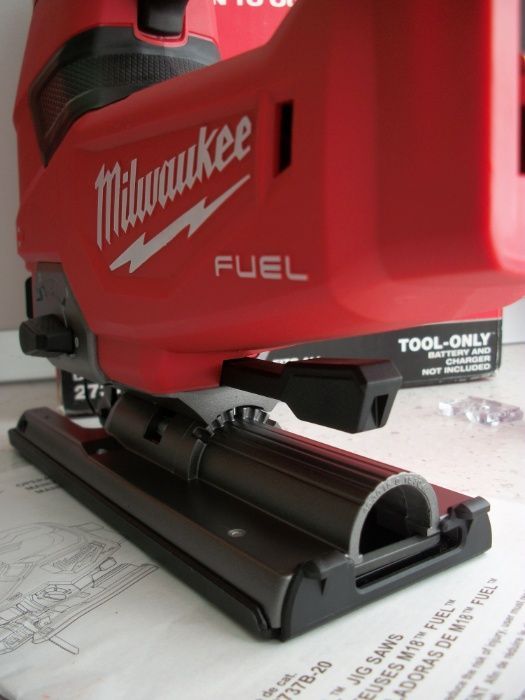 Бесщеточный аккумуляторный лобзик Milwaukee M18 2737-20 FUEL (FJS-0X)