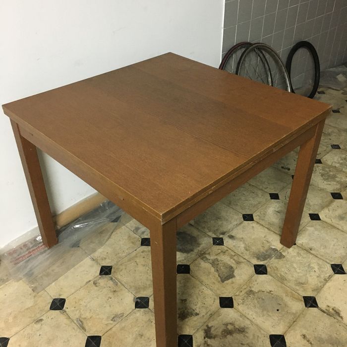 Mesa de madeira de jantar extensível em carvalho