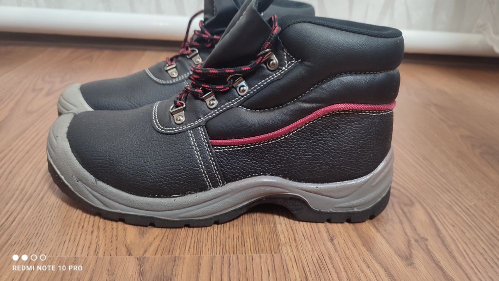 Спецвзуття з металевим носком TEXXOR