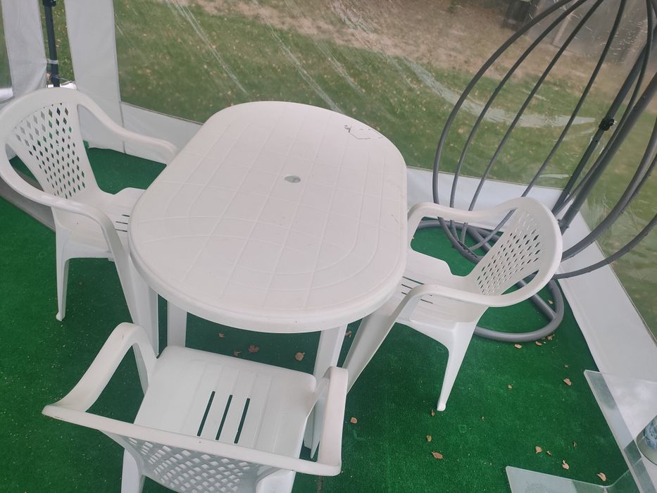 Stół i 3 krzesła tarasowe