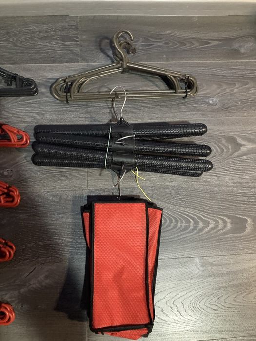 Набір пластикових вішаків