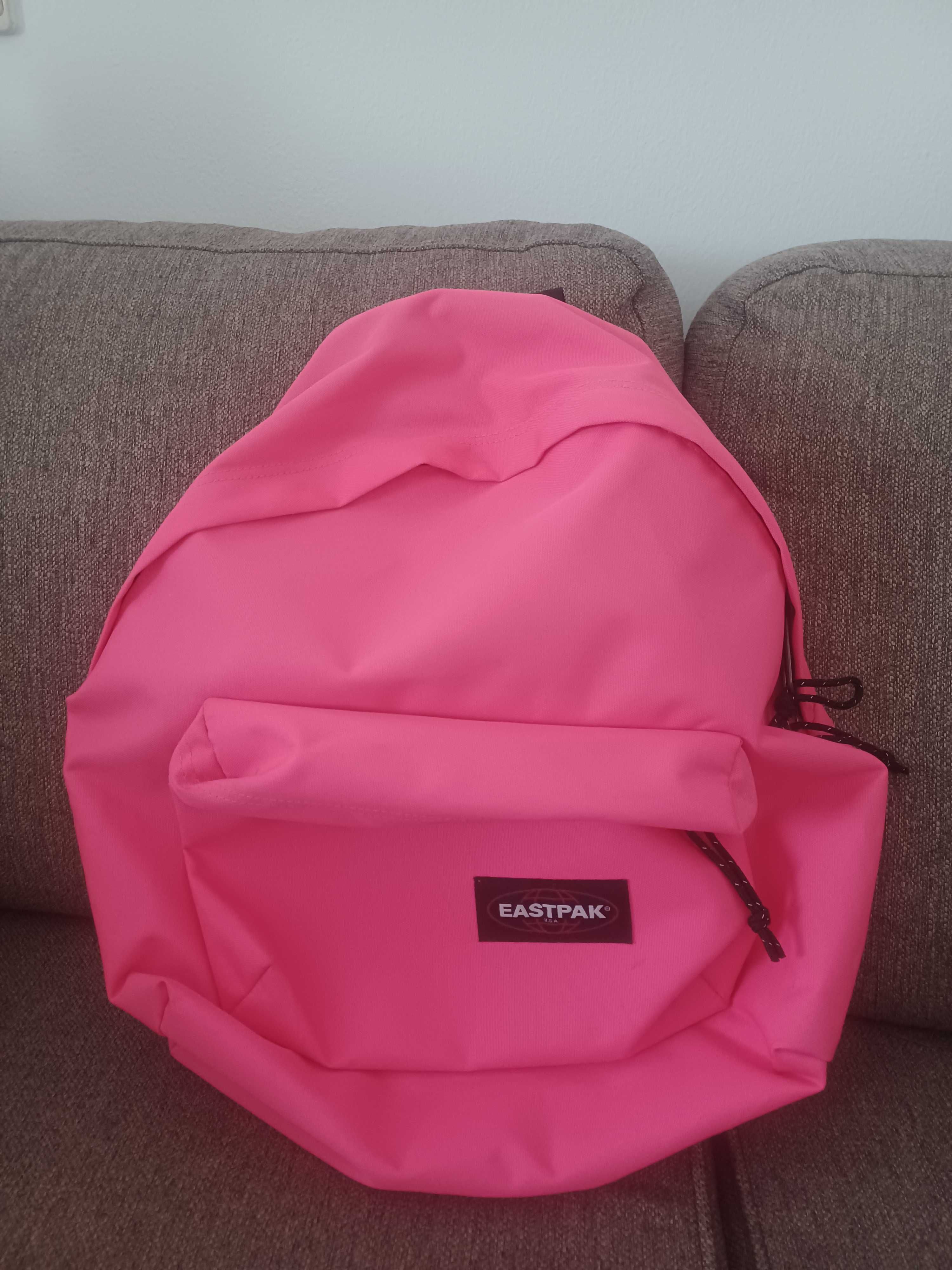 Mochilas novas com etiqueta