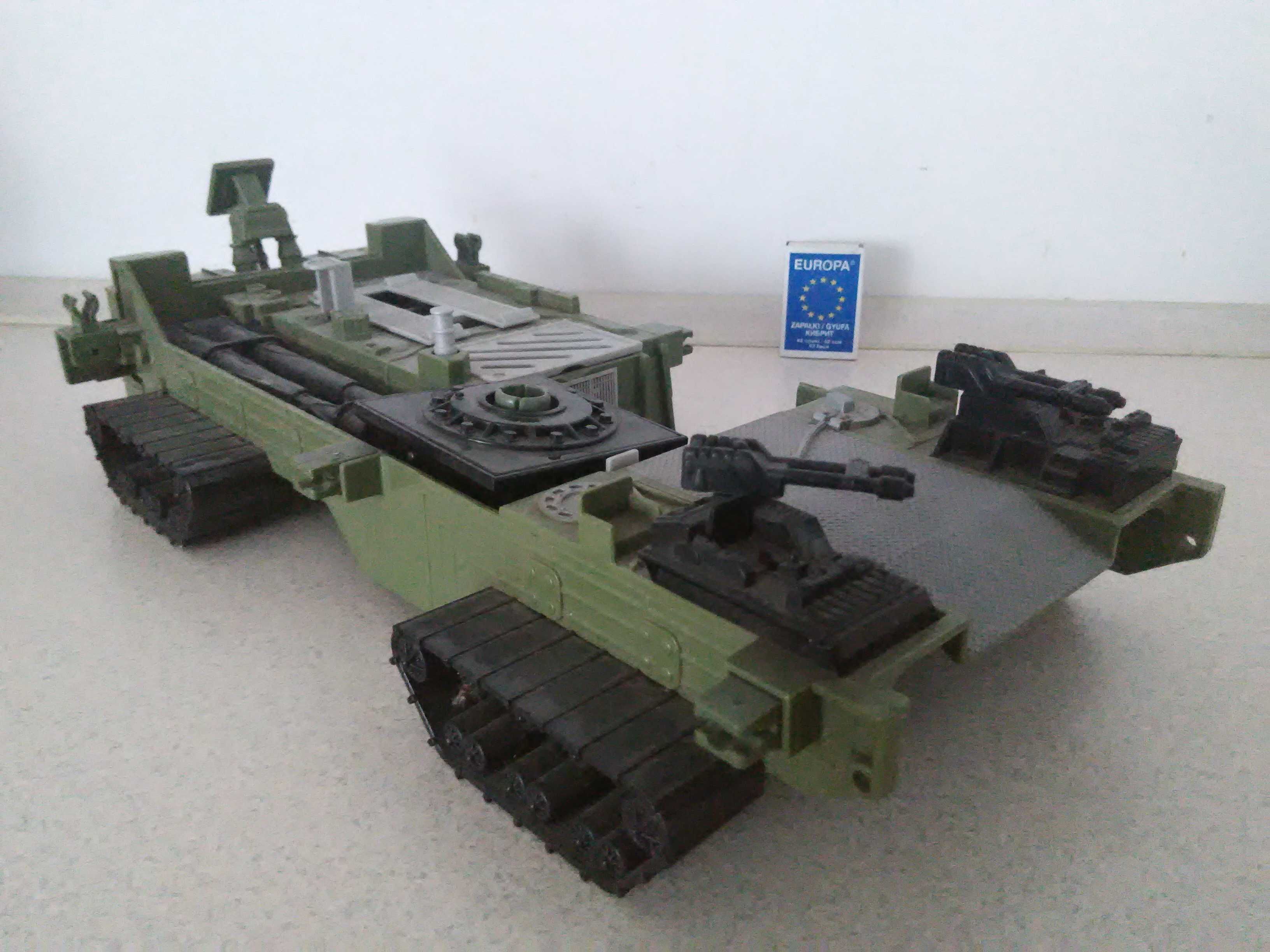 model 1998 MATCHBOX Mattel pojazd gąsienicowy wojskowy kosmiczny czołg