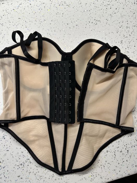 Корсет жіночий.