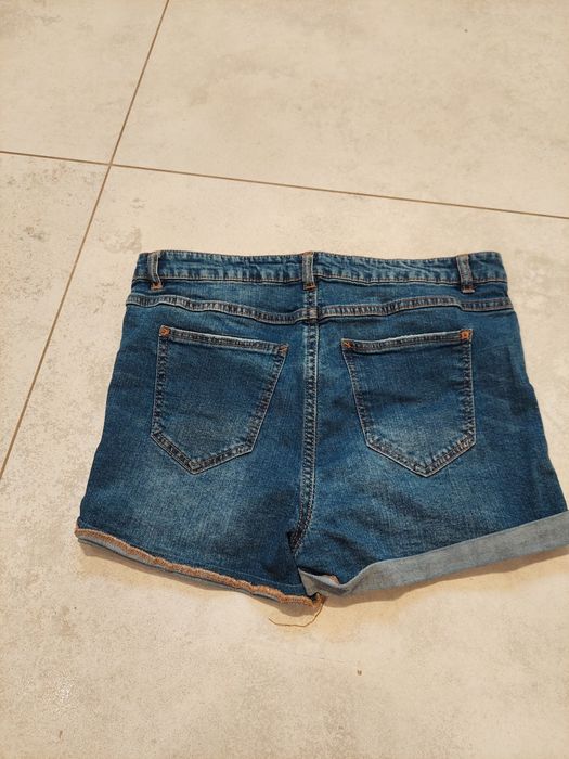 Krótkie spodenki jeans Reserved