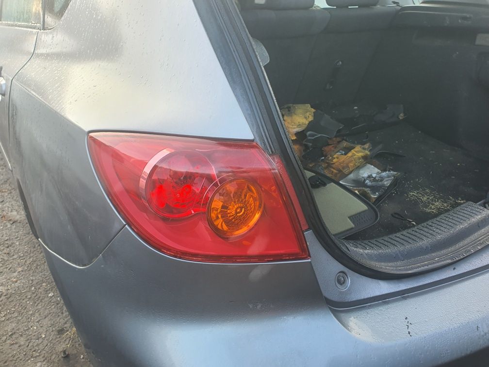 Lampa tyl w blotnik Mazda 3 BK hb