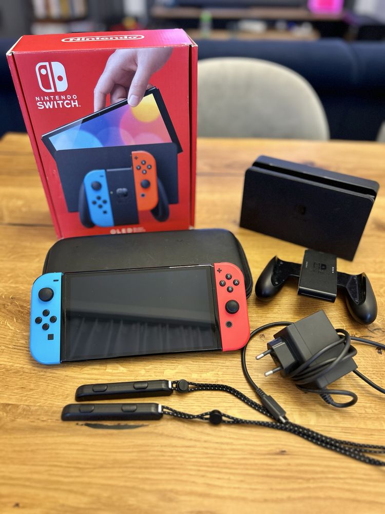 Konsola Nintendo Switch Oled Zestaw + Pokrowiec