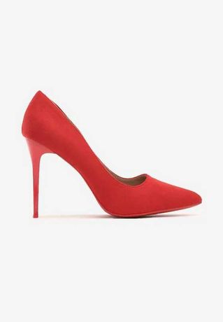 Элегантные красные туфли из экозамши на шпильке