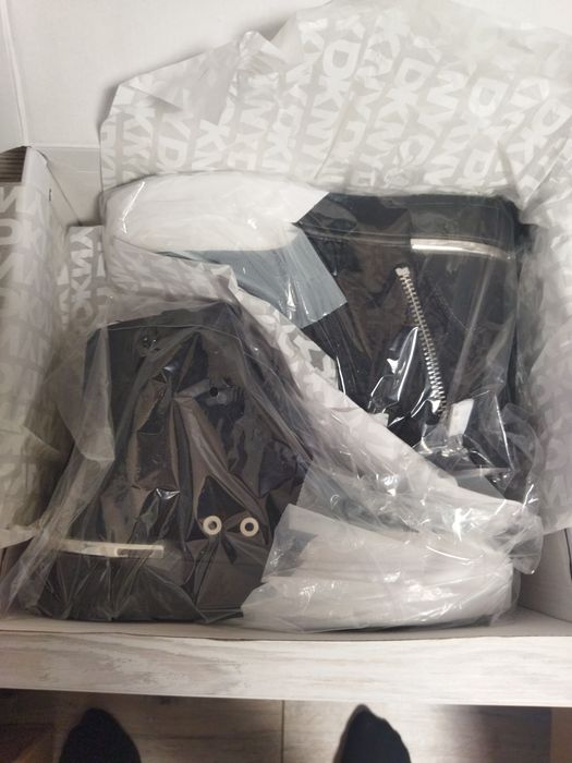 Кросівки жіночі DKNY 39,5р