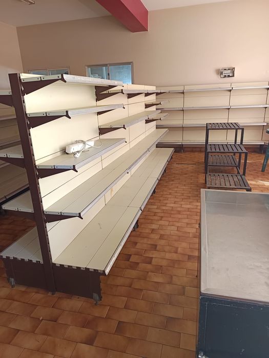 Aluga se supermercado ou outro ramo