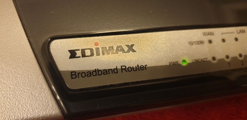 Router kablowy EdimaX oraz Router wi-fi D-link