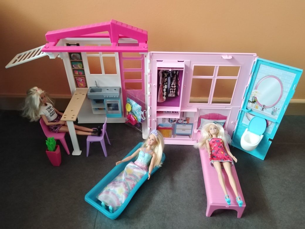 Casa da Barbie 219 Portátil + 3 Bonecas Barbie