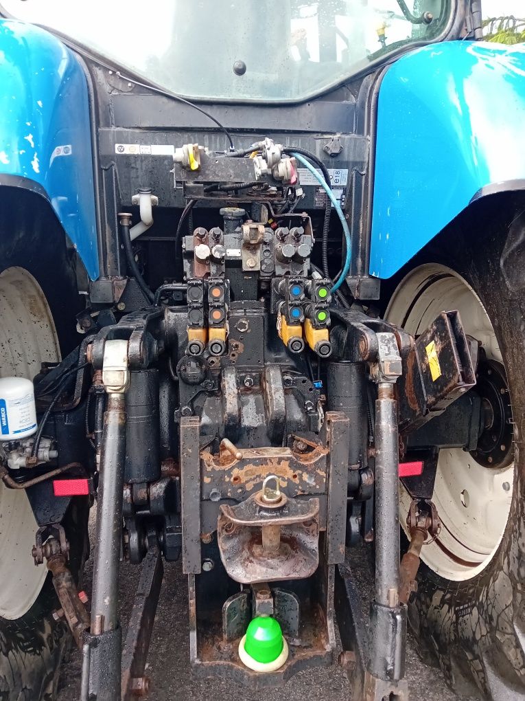 New Holland T7040