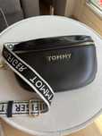 Listonoszka „nerka” Tommy Hilfiger