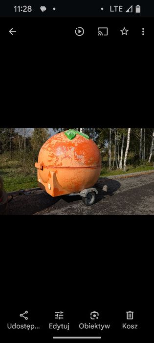 Pomarańcza przyczepa gastronomiczna