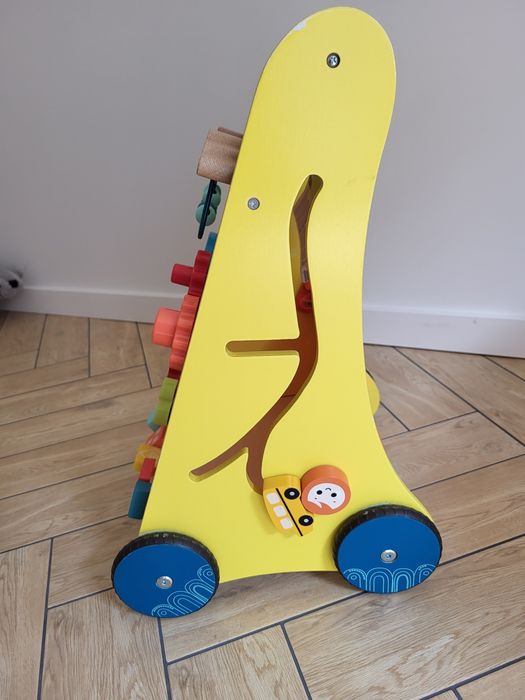 Walk ‘n’ Learn – drewniany chodzik-pchacz edukacyjny B.Toys