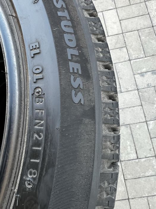 Шини 235/45/R17 Bridgestone Blizzak Ice