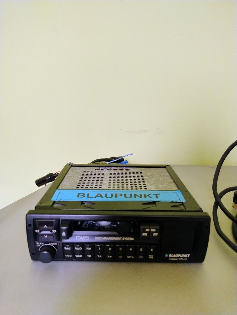 Radio samochodowe "Blaupunkt" z zmieniarka CD na 10 płyt .