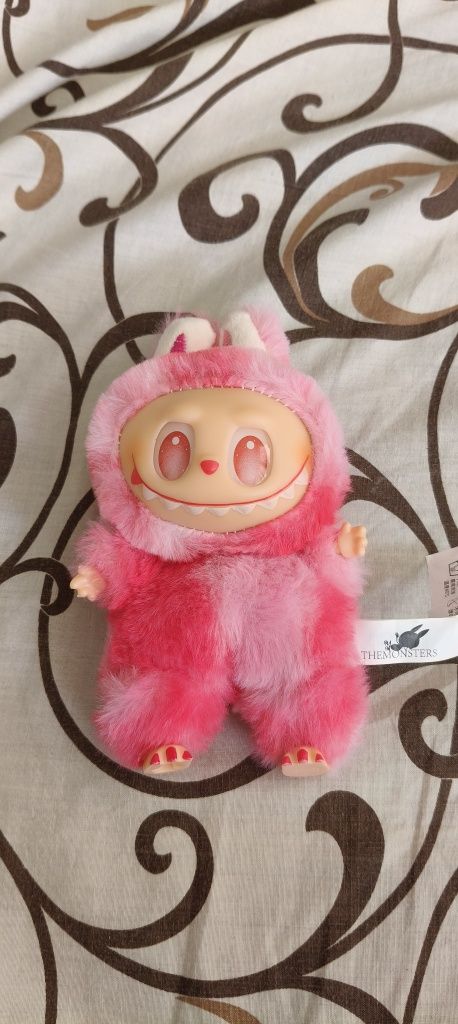 Продам ЛАБУБУ игрушку