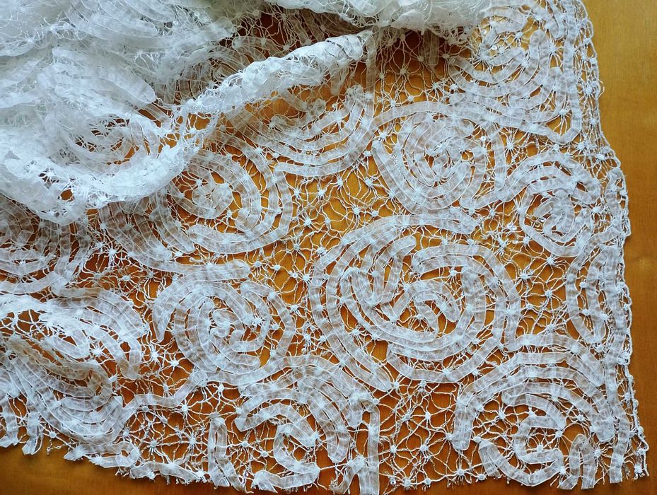 Koronka 3D krem. Na odzież, szale, zasłonki.