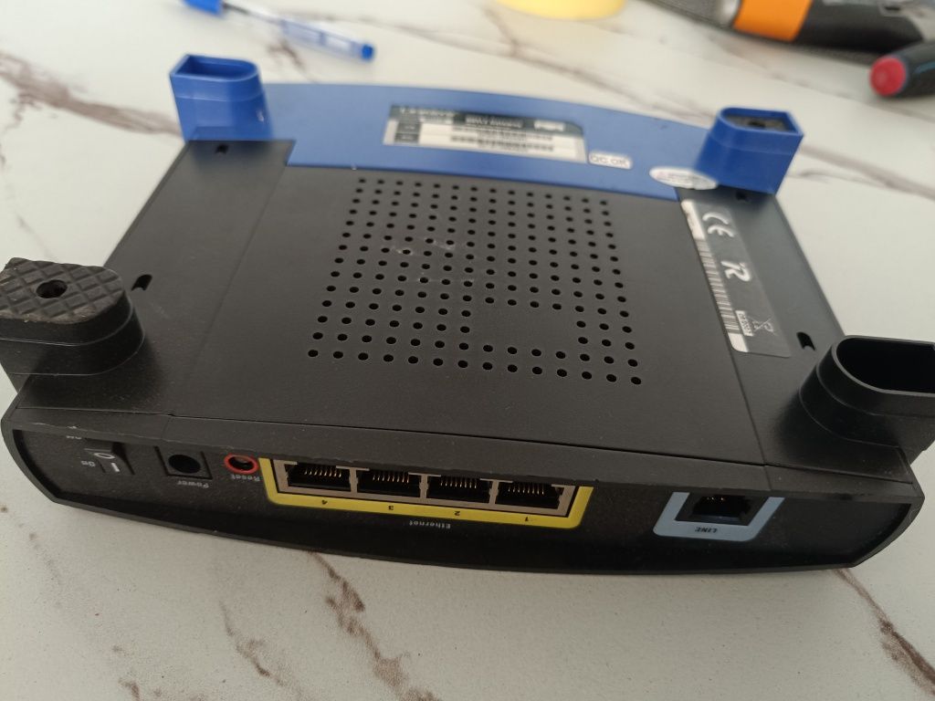 Router Lynksys ADSL2 model AG241