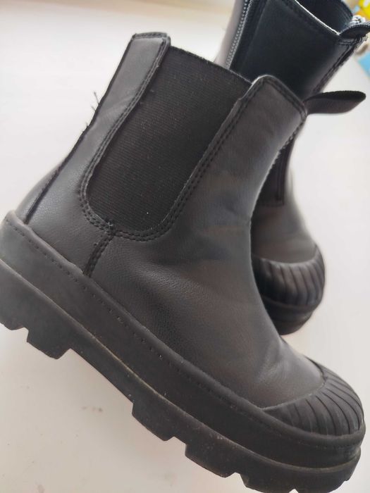 Продам дитячі ботінки