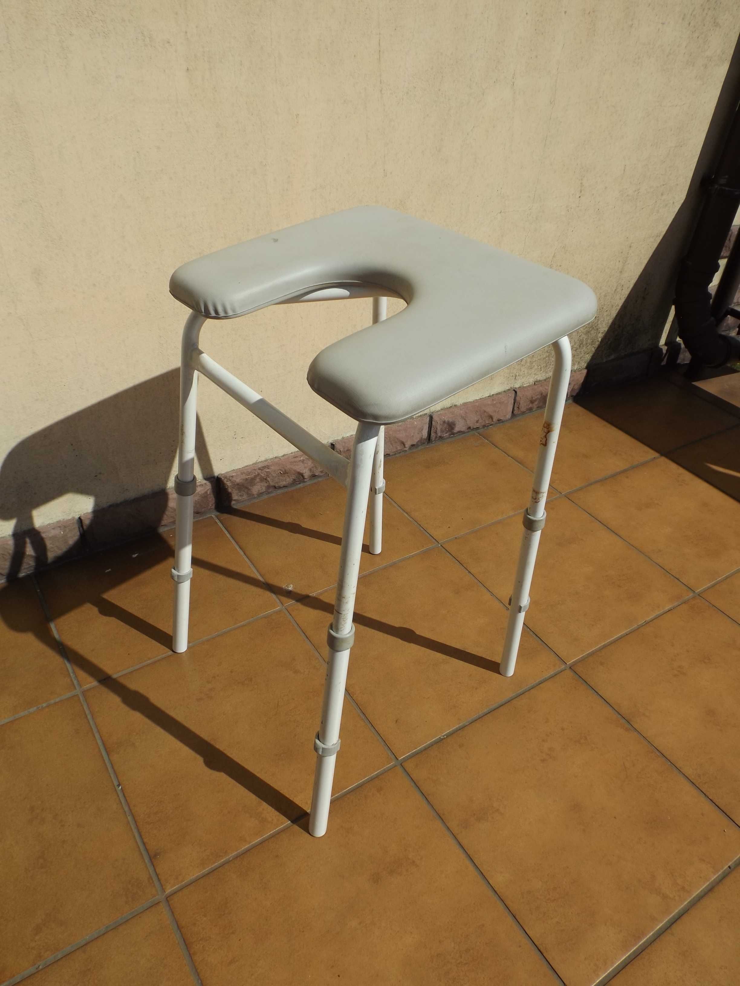 sanitarny taboret regulowany