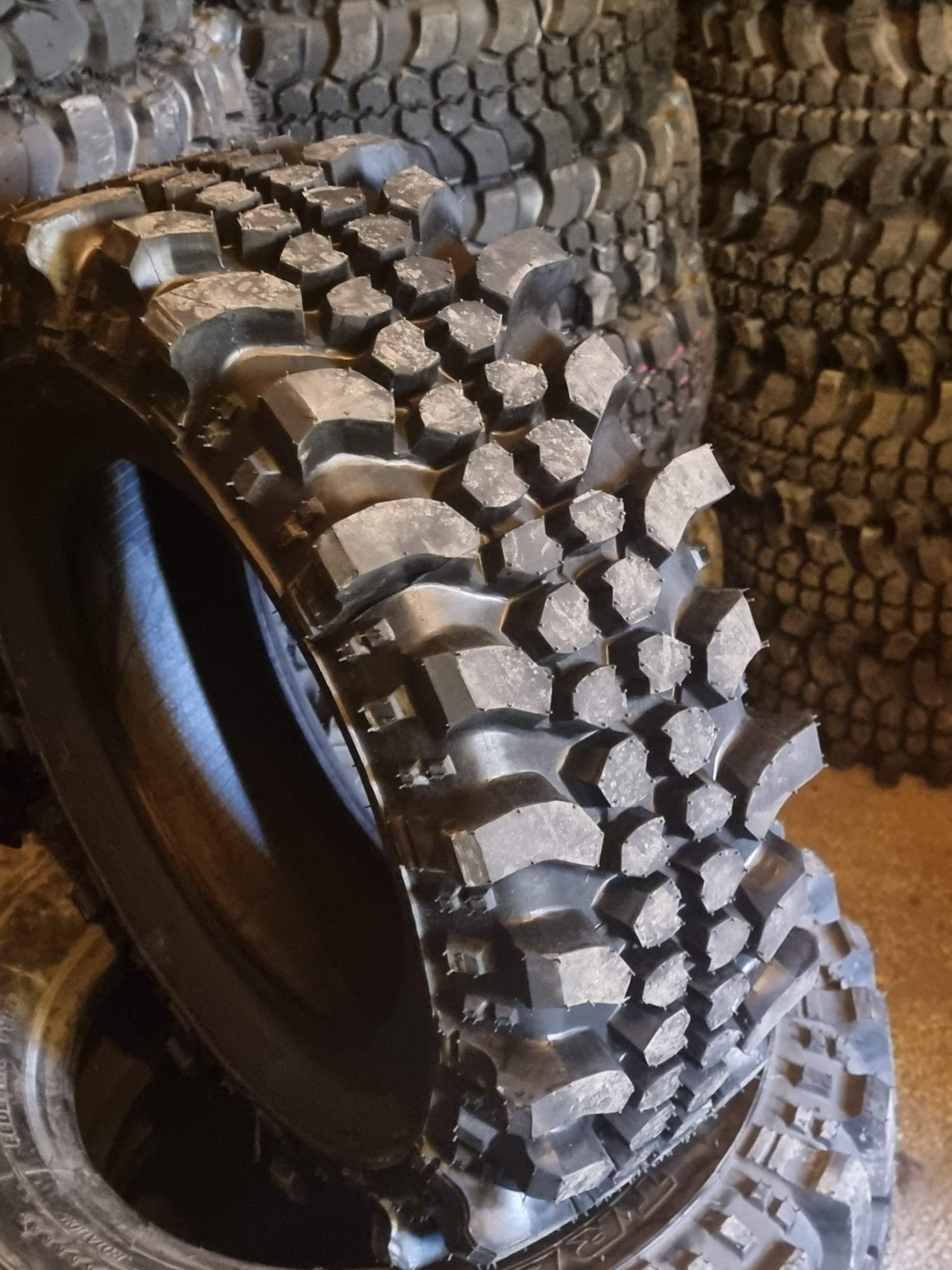 Opony Collin"s 215/80 R16 Breaker MT/R gat.II