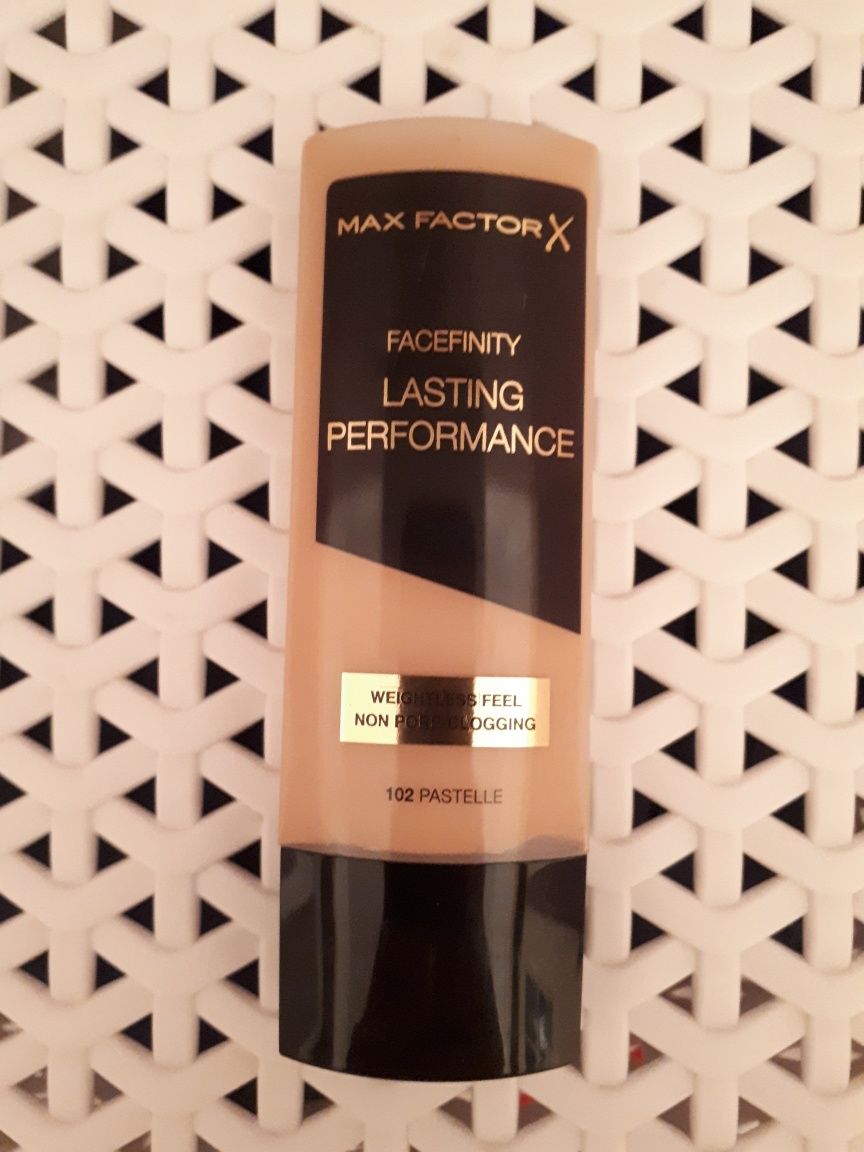 Max Factor podkład Lasting Performance, 102 Pastelle