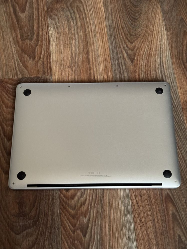 Продам MacBook pro, m1, 8GB, 250GB