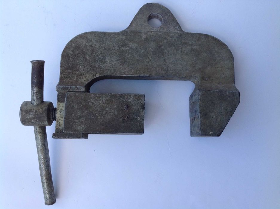 Струбцина держатель фиксатор деталь запчасть к промышл-му станку СССР