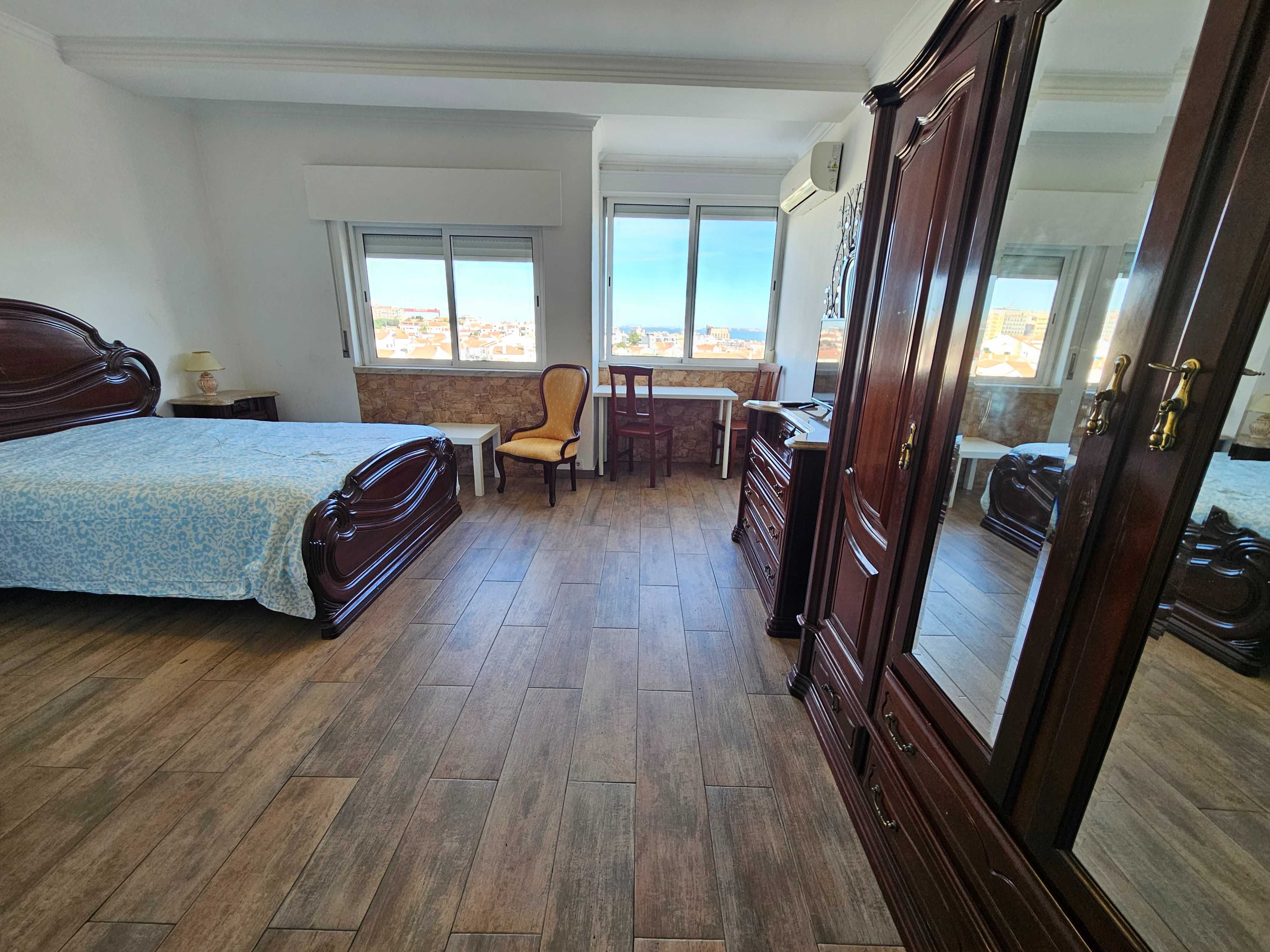 Excelente quarto casal - Centro de Almada