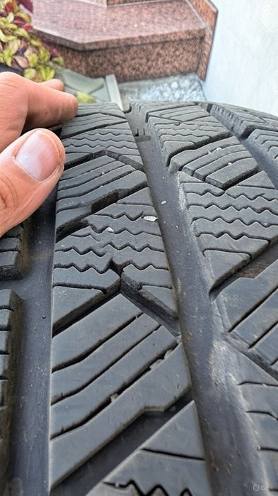 Opony zimowe Laufenn i Fit Van 235/65 R16 DOT 2023.