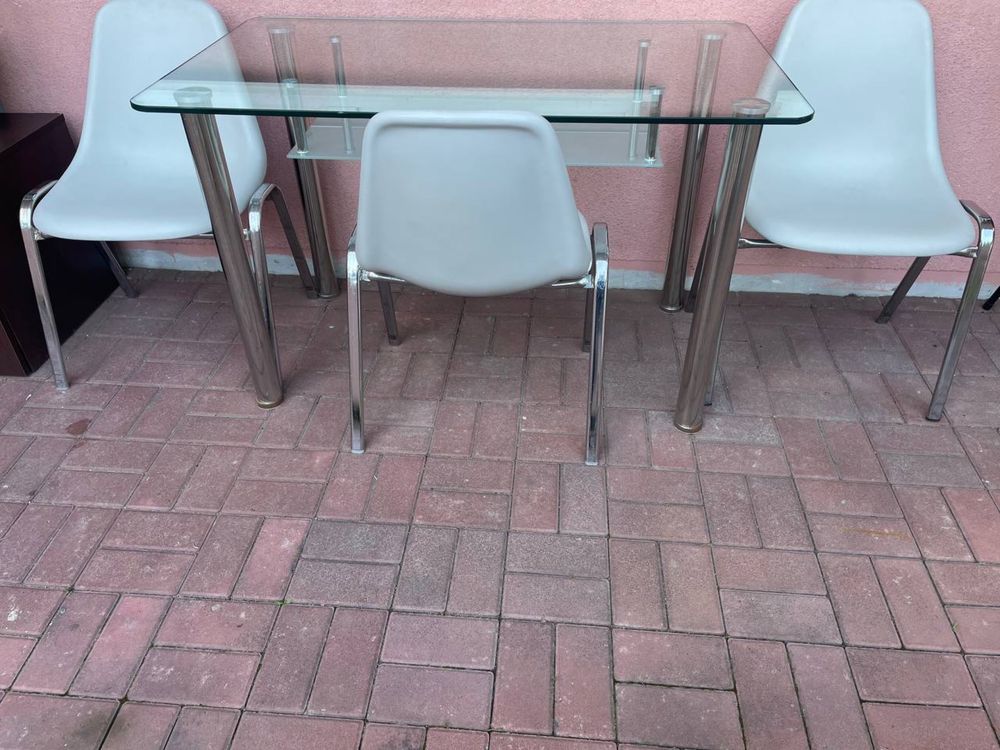 Sprzedam komplet stół z 3 krzesłami.Stolik na terase, jadalni. kuchni.