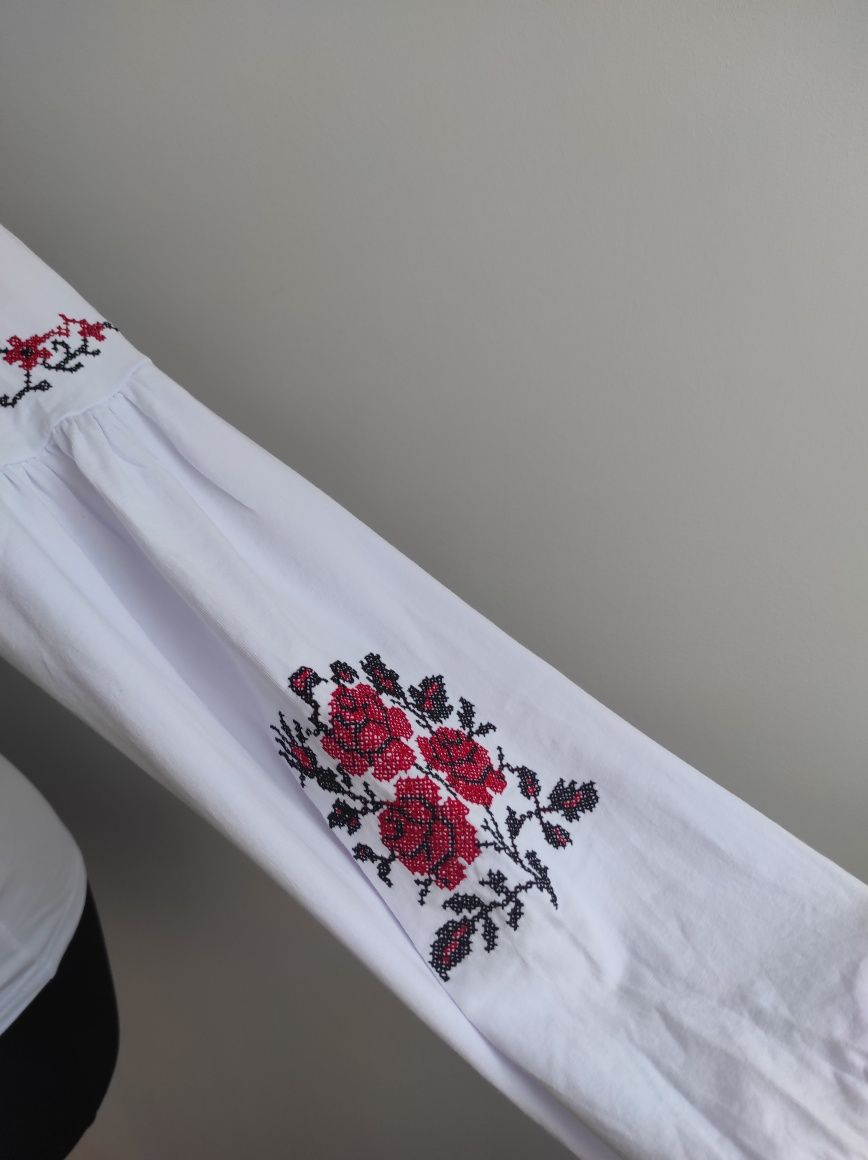 Школьная блузка вышиванка крестиком розы на рост 152-156 см от Valeo&V