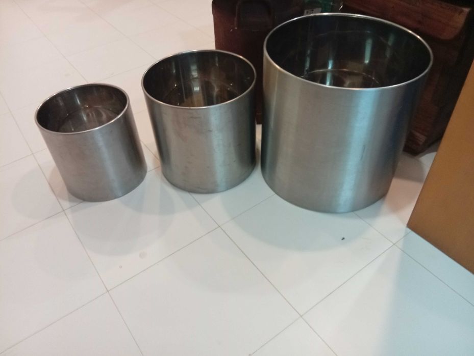 Vasos de inox em ótimo estado.